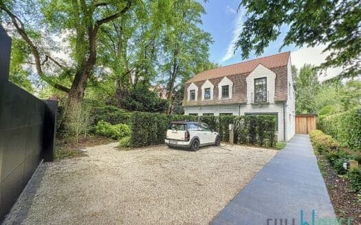 House for rent 4 bedrooms 200 m², 3500 €