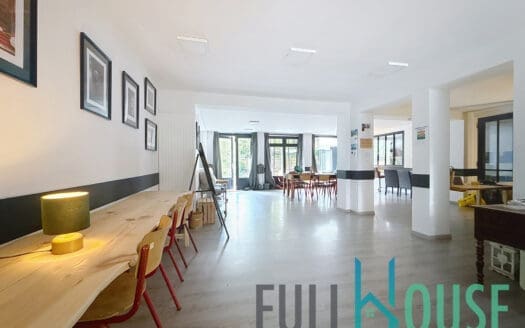 Bureau à louer 196 m², 2600 €