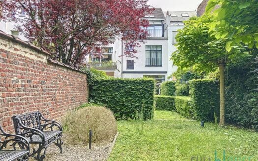 Maison à louer  6 chambres 450 m², 3950 €