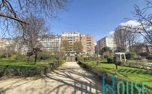 Flat for sale 2 bedrooms 130 m², 395000 €
